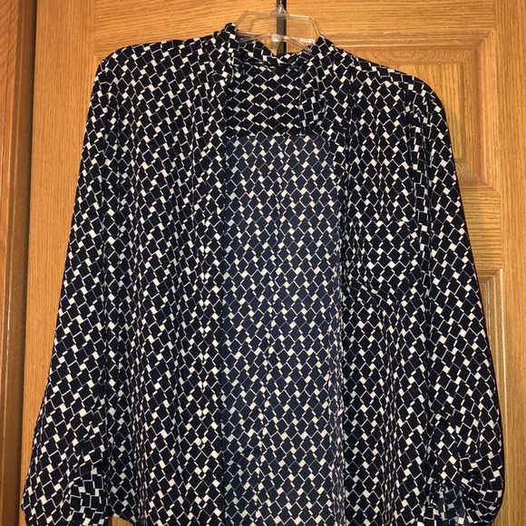 Patterned navy blue button down - Picture 4 of 4